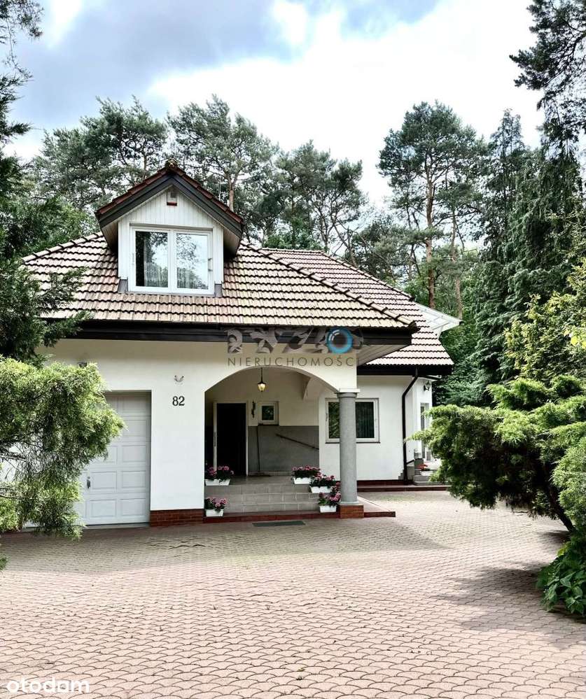 Okazały dom na zielonej i przytulnej działce-0