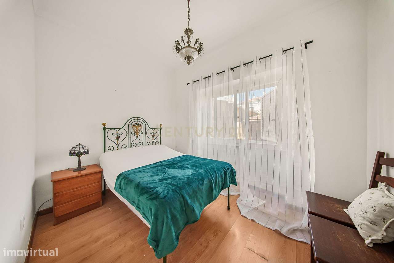 Moradia T4 com Churrasqueira, Jardim e Garagem – Excelente Exposição S-6