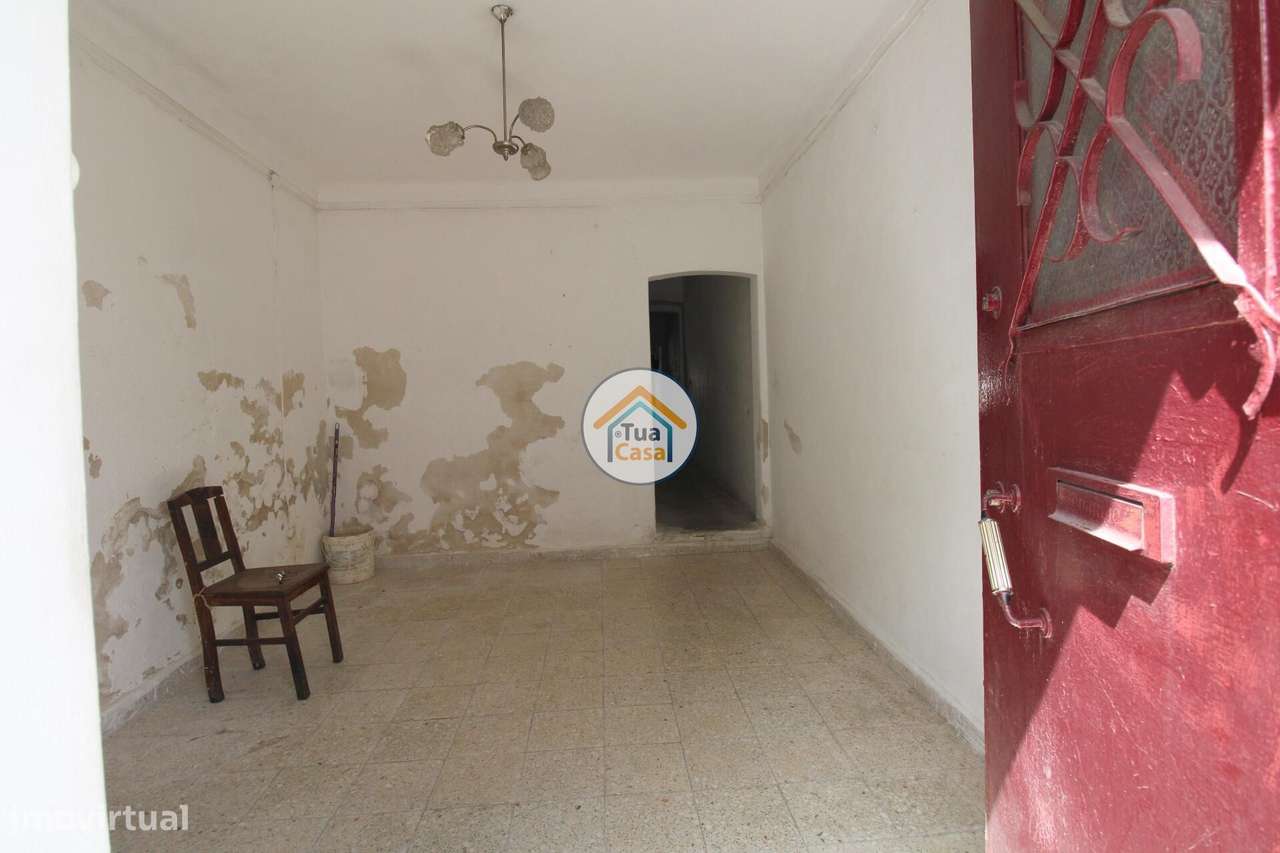 Moradia T2 com Quintal no Centro Histórico de Redondo - Grande imagem: 2/22