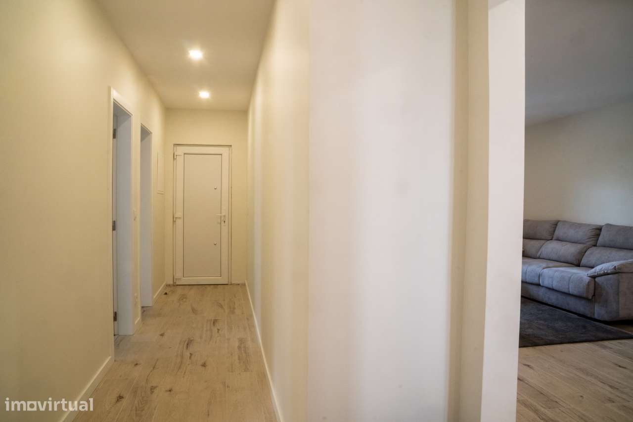 Moradia Remodelada T5 na Quinta do Conde – Pronta a Habitar!-21