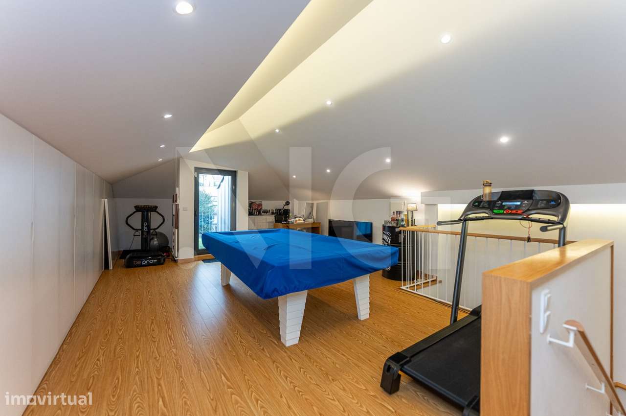 Moradia T3 com pátio, anexos e garagem em Paranhos - Porto-37