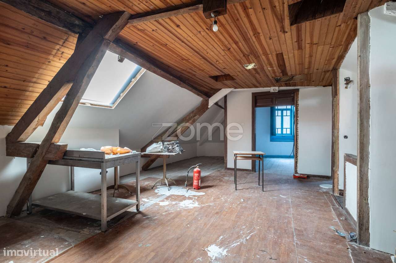 Prédio com grandes áreas no Centro de Leiria-26