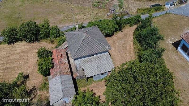 Oportunidade única: amplo imóvel renovado com mais de 2000 m² de terre - Grande imagem: 4/12