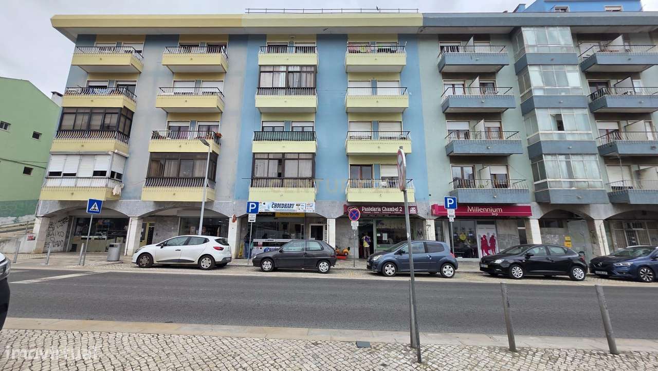 Apartamento T3 Renovado com elevador em Camarate – Pronto a Habitar-18