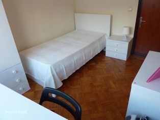 73607 - Quarto com cama de solteiro em apartamento com 3 quartos