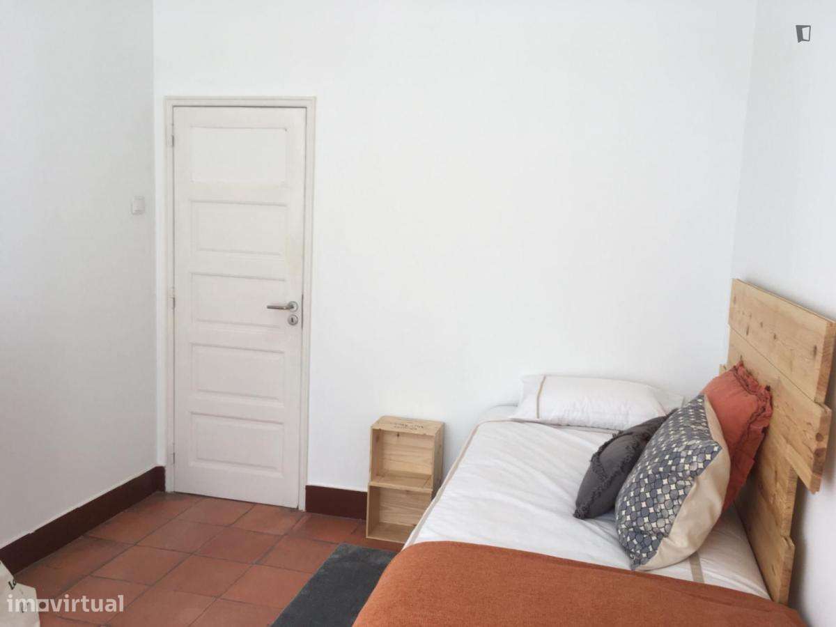 Quarto - localizado em Oeiras Lisbon - Grande imagem: 5/22