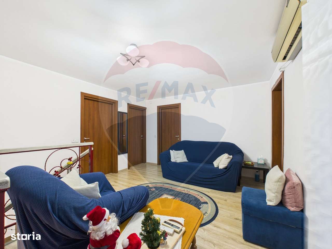 Casă / Vilă cu 5 camere de vânzare în zona Central-7