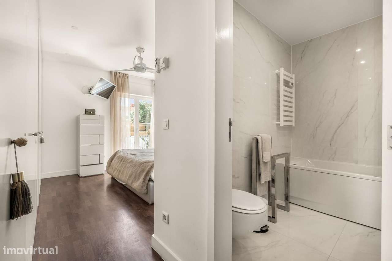 Moradia T4 com jardim, Encarnação, Lisboa-23