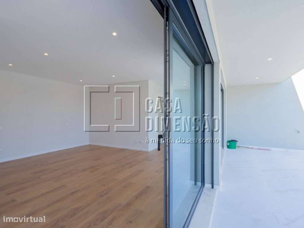 Moradia de Arquitectura Moderna de tipologia T3+1 em Oeiras com Pis...-45