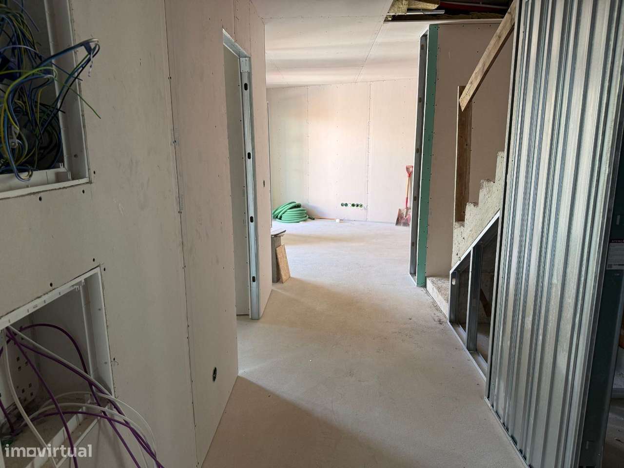 APARTAMENTO T2 Duplex  com terraço, como novo, Situado no Bairro No...-9