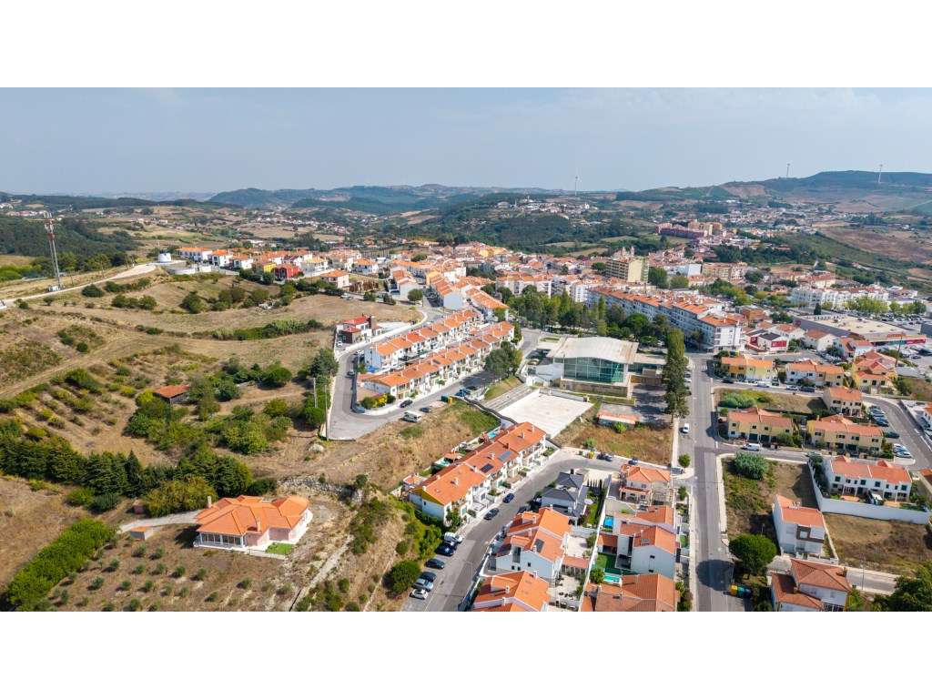 Moradia T3+1 para venda, Sobral de Monte Agraço.-38