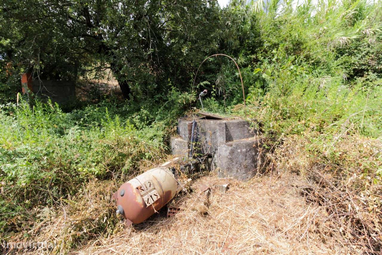 Quintinha de 2.995 m2 c/ moradia V2 e poço.-21