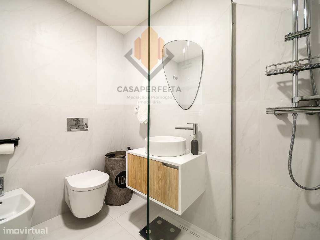 Fabuloso T2 Como Novo com Terraço e Lugar de Garagem - Candal-29