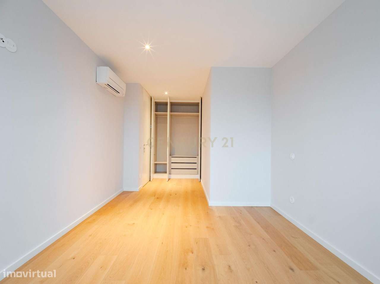 Apartamento T3 de Luxo em Condomínio Privado com Piscina, Padel e Giná-26