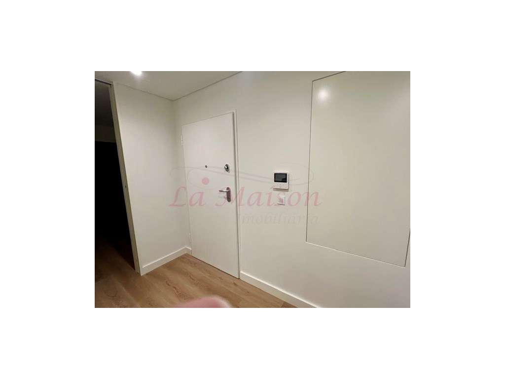3 Apartamentos T2+1-23