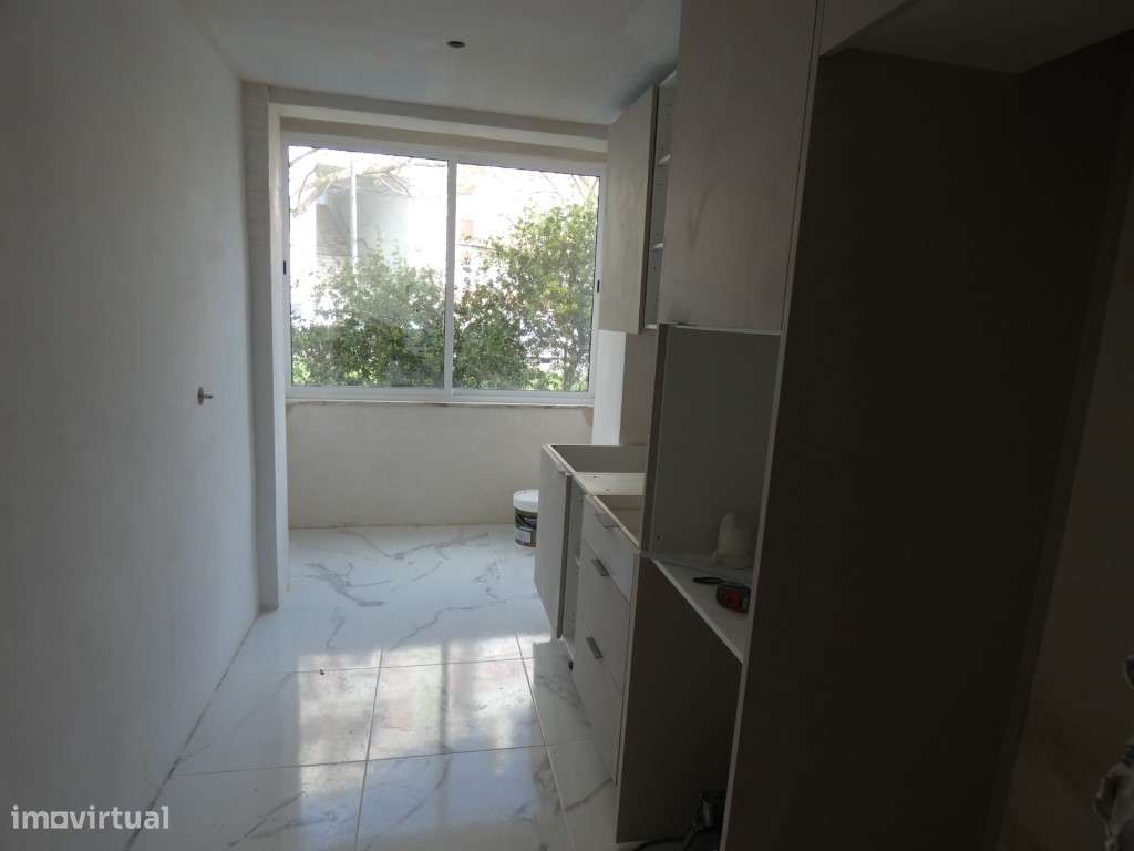 Apartamento T3, em fase de remodelação total, Falagueira-Venda Nova... - Grande imagem: 2/19