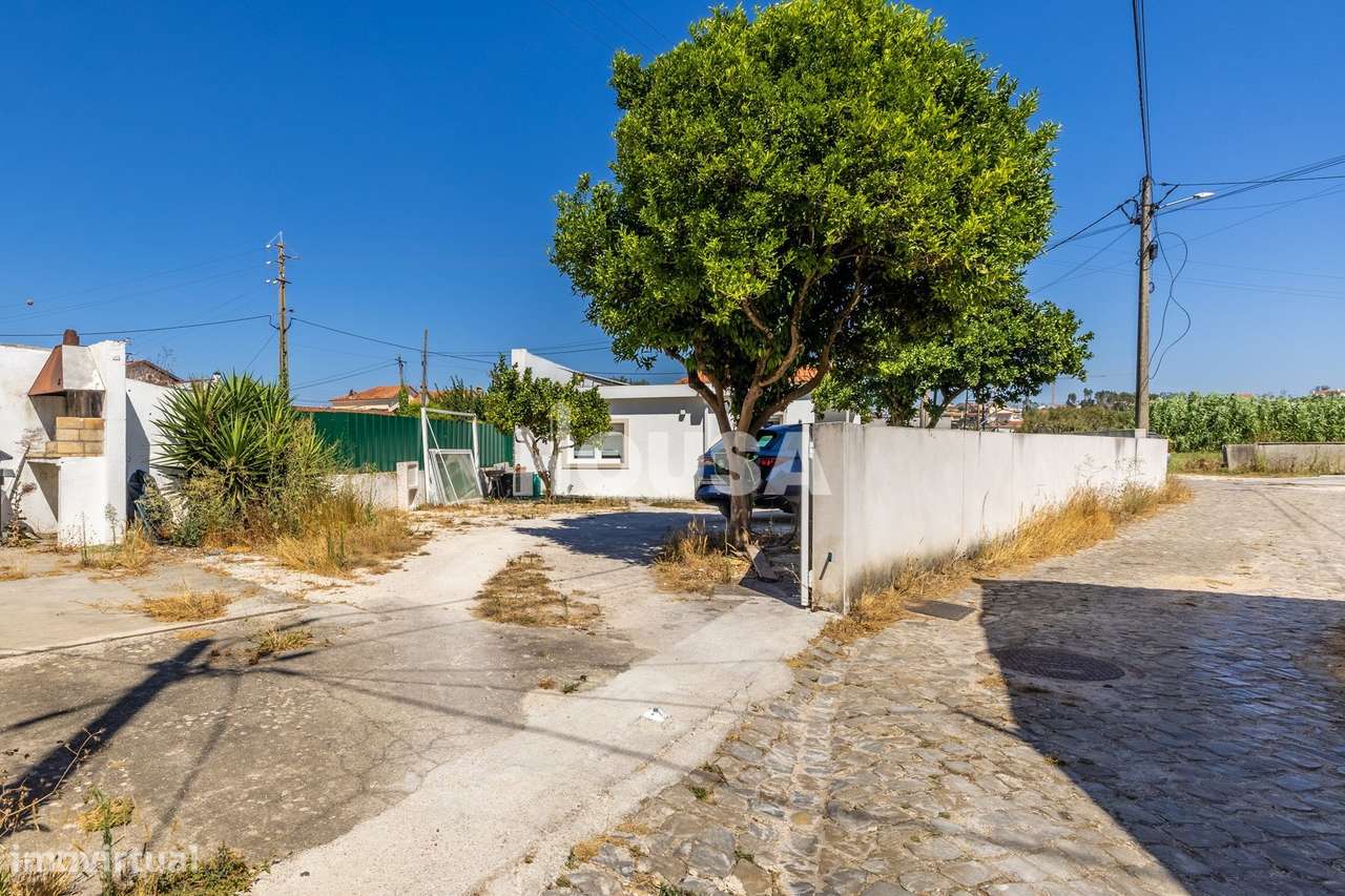 Moradia T4 térrea totalmente renovada na Gândara dos Olivais-38
