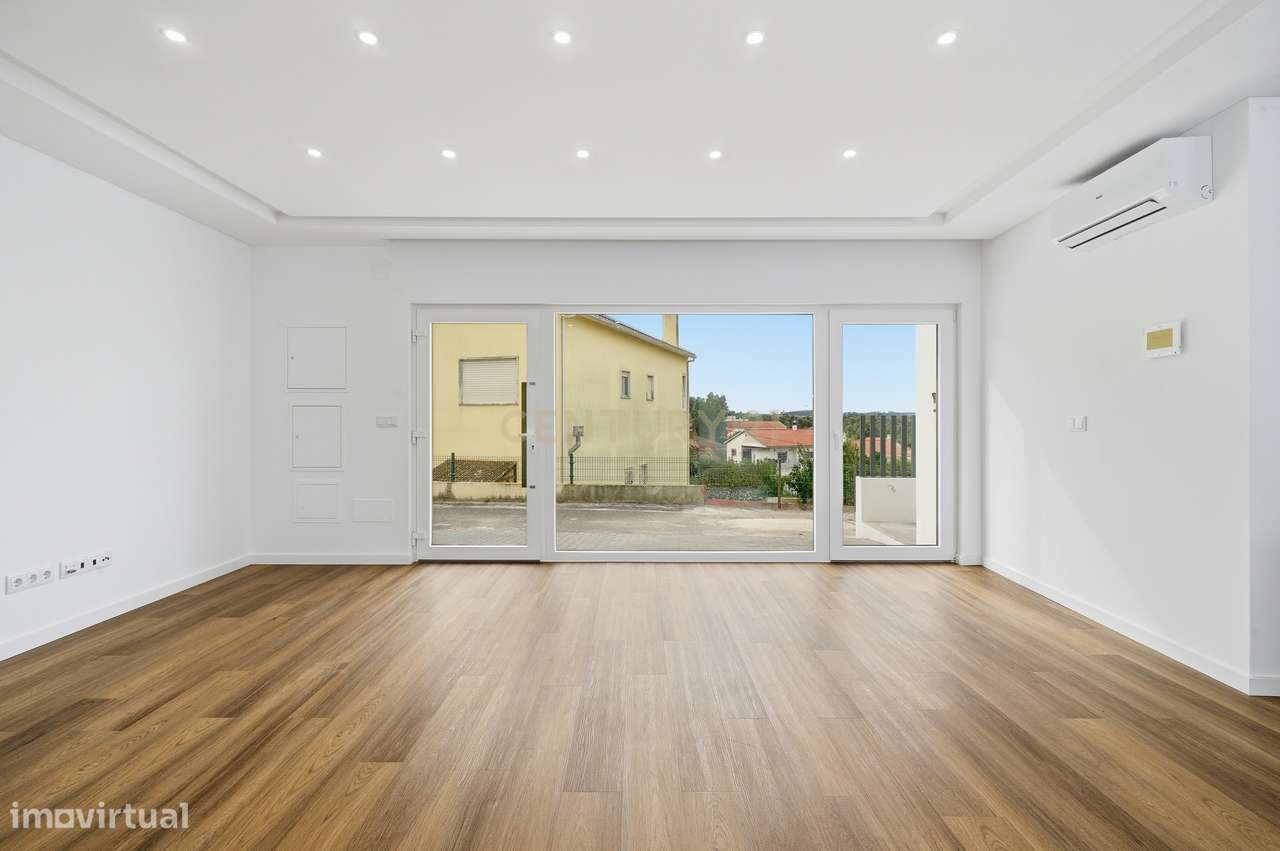 Moradia Renovada com Jardim, no Sarge-5