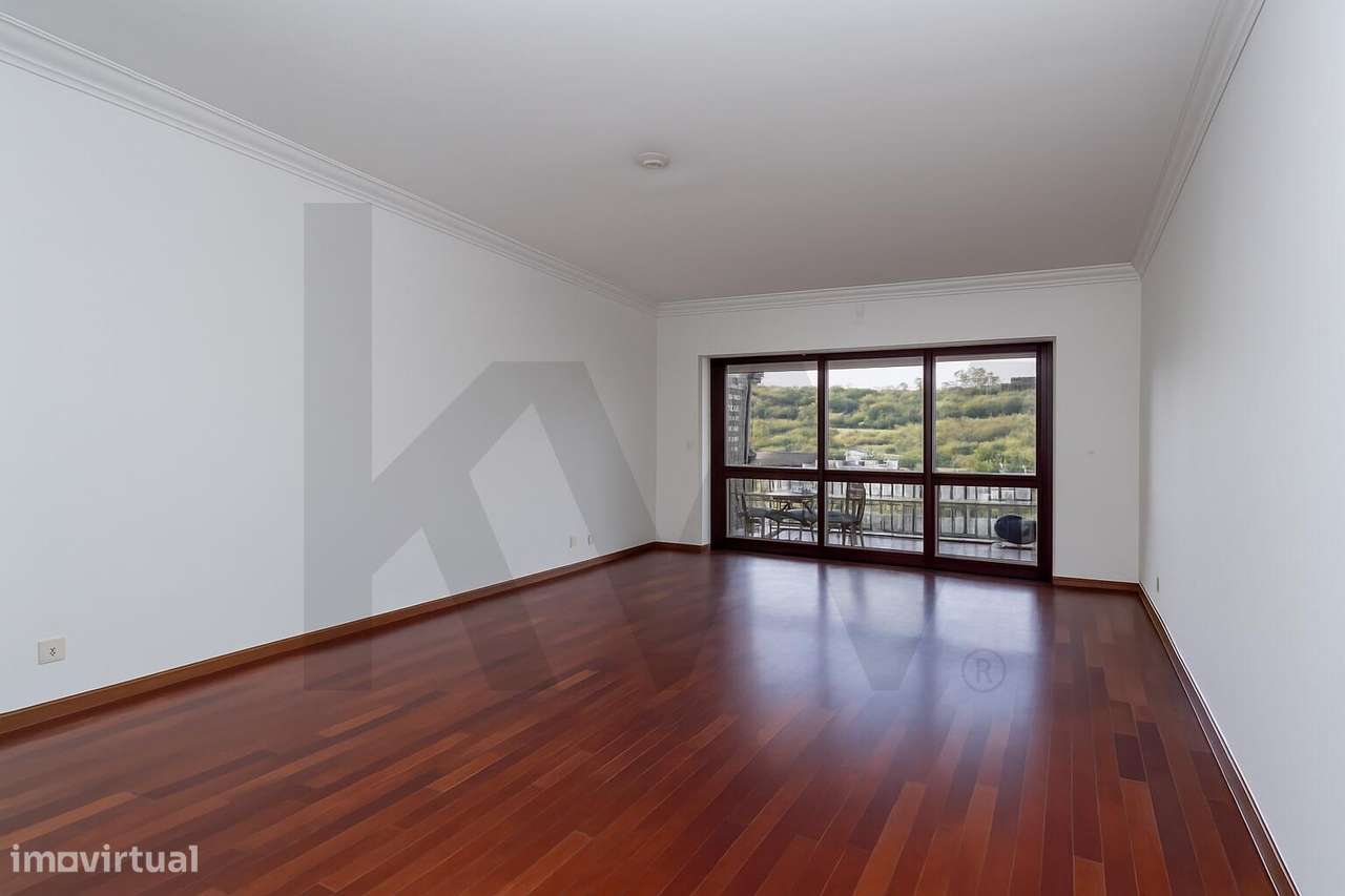 Miraflores | T3 com 150m2 úteis, varanda arrec.e estacionamento - Grande imagem: 5/28