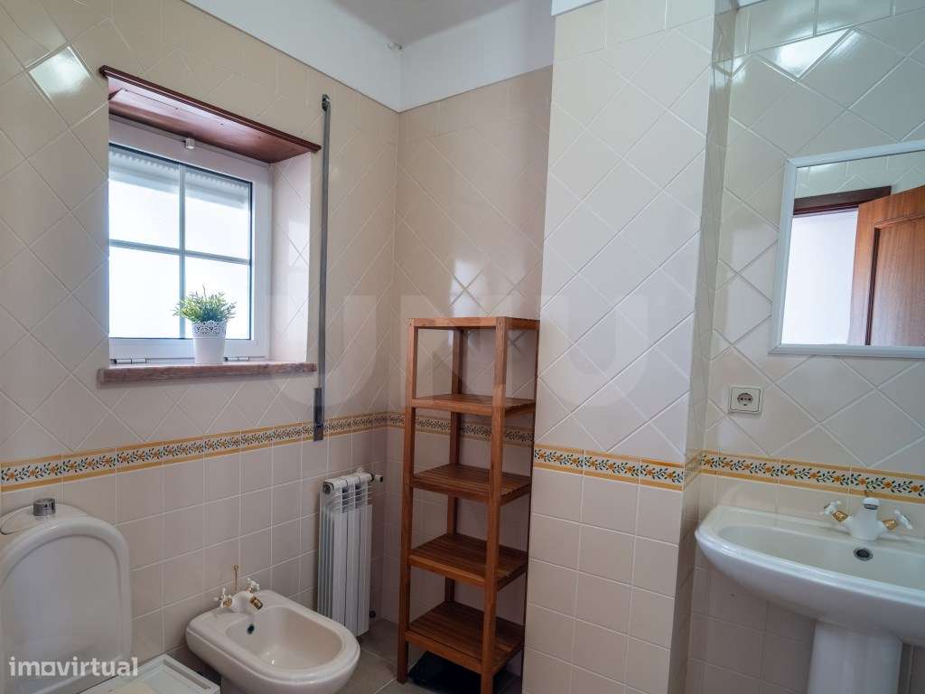 Moradia T3 com Garagem, Piscina e Vista Deslumbrante sobre a Lagoa ...-11