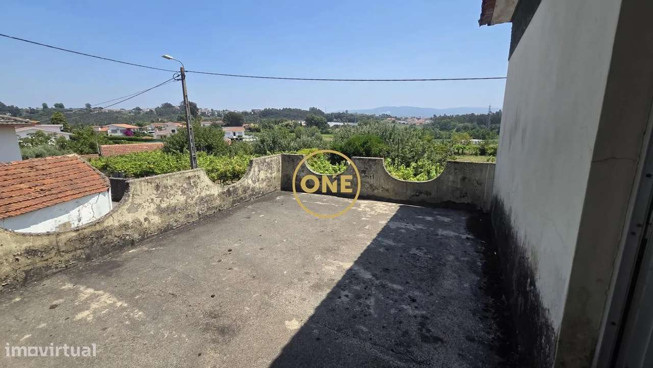 Moradia T4 para Restauro em Lousado com Projeto Aprovado-36