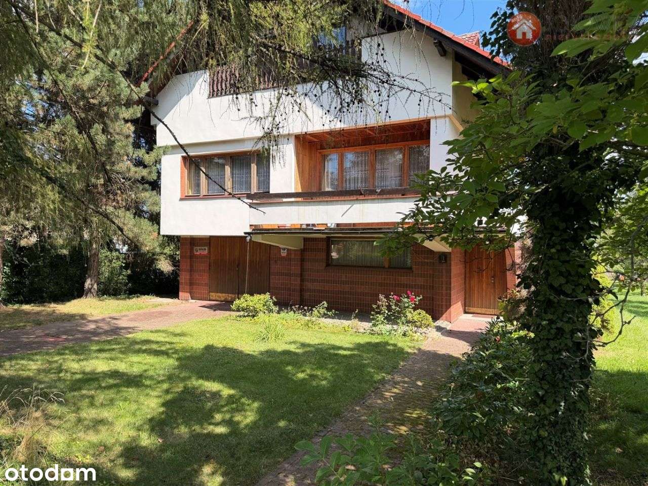 Unikalna willa z lat 70. przy Bielskich Błoniach-0