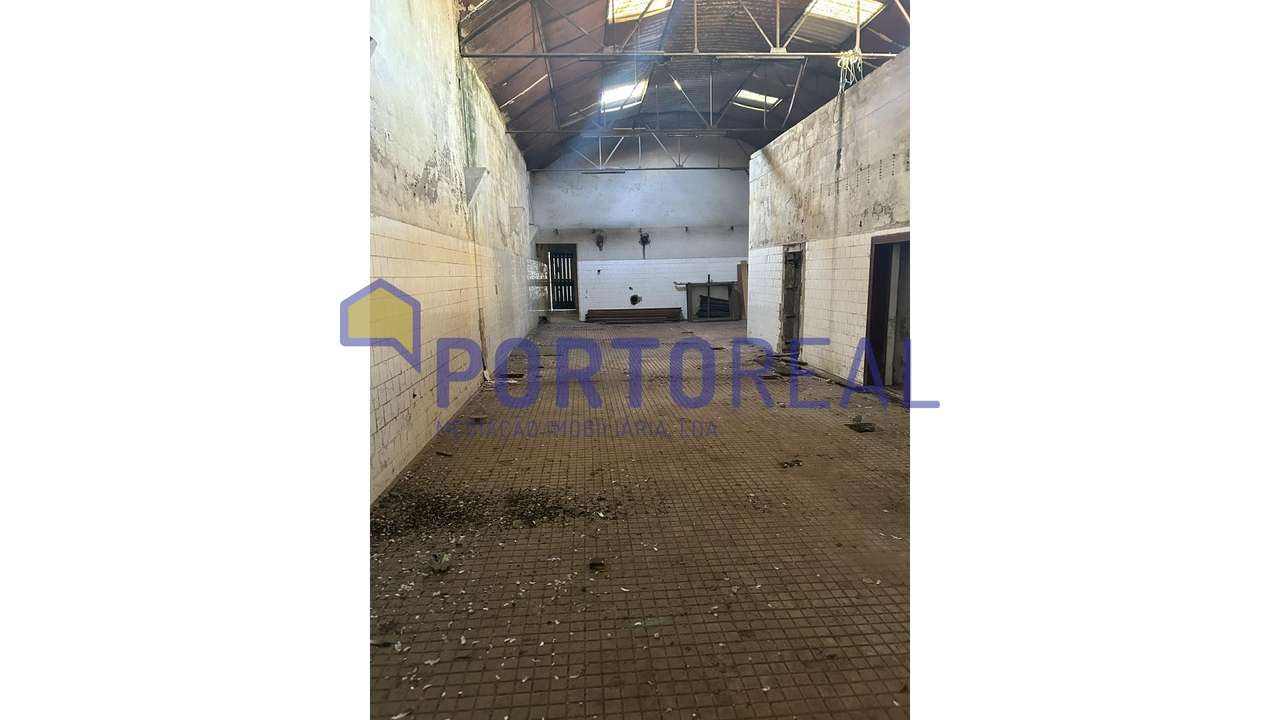 Prédio / Armazém em Milheirós-8