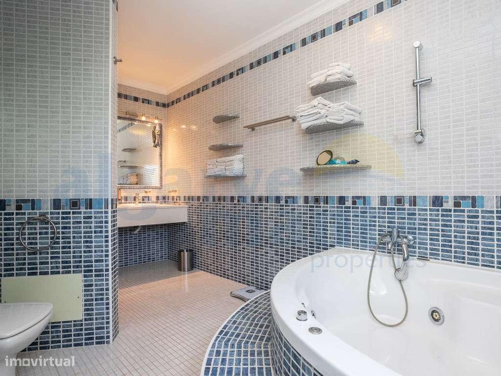 Moradia T5 com Jardim e Piscina + Lote Urbano para construção - Cas...-19