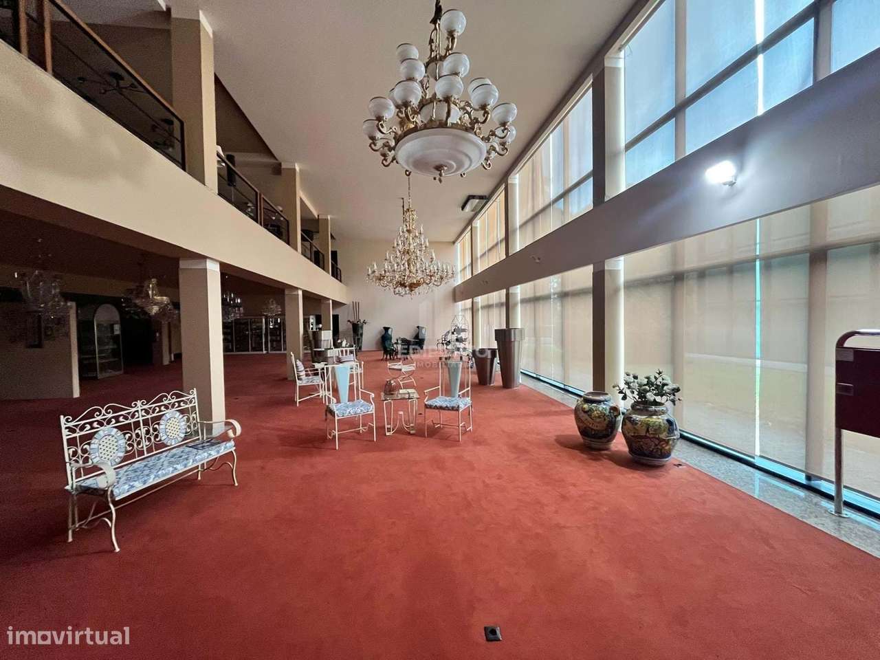 2 Edifícios de referência para arrendamento em frente ao Shopping Ferr - Grande imagem: 3/26