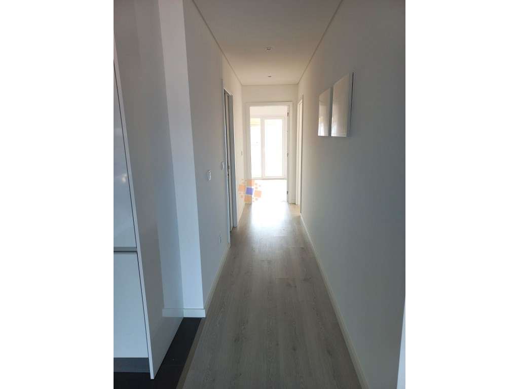 Apartamento T3 a estrear situado em Santa Marta do Pinhal-6