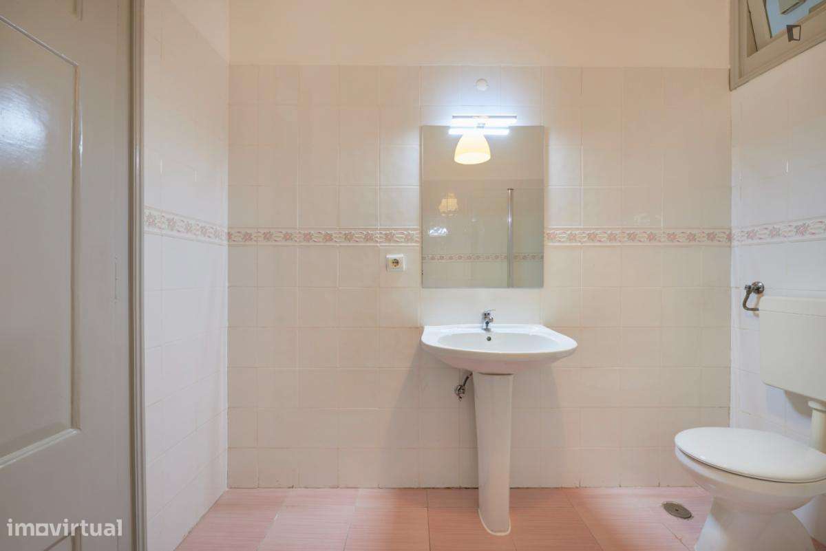 Quarto - localizado em Penha Lisbon - Grande imagem: 4/21