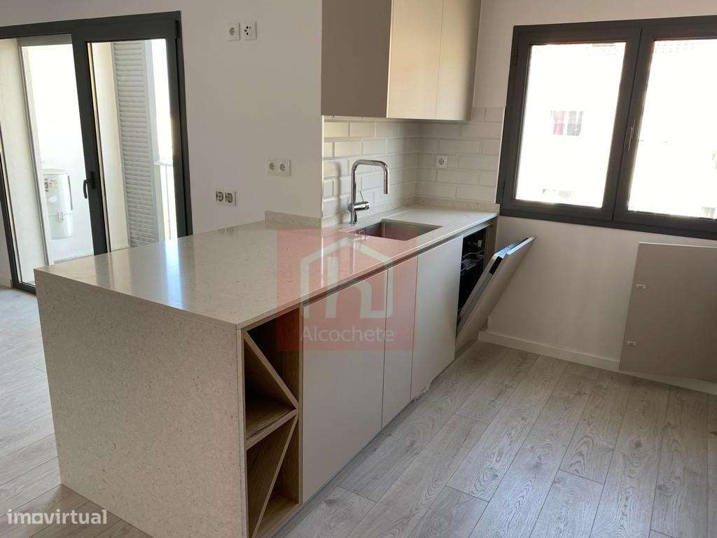 Apartamento T4 Duplex com garagem box no centro de Alcochete - Grande imagem: 4/39