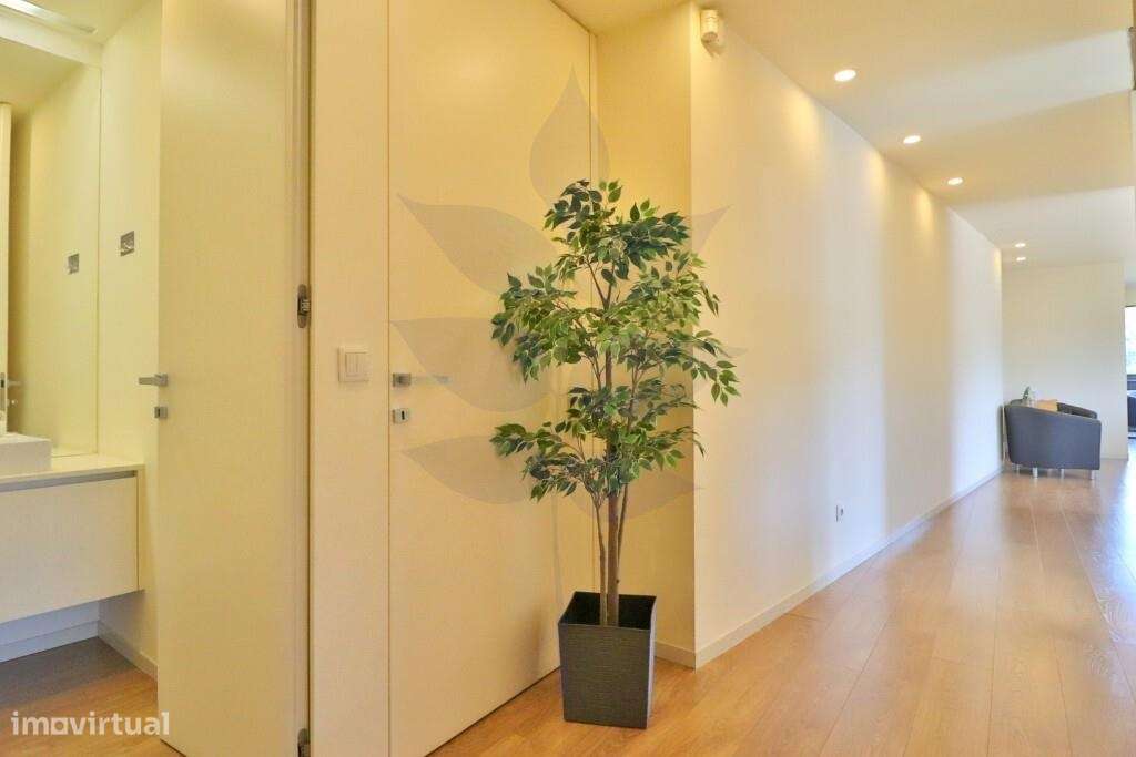 Apartamento T4 em Celeirós | 4 Suites | Garagem para 2 Viaturas-3