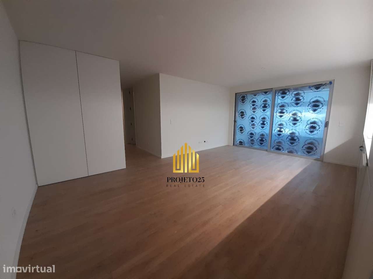 T1 NOVO em Condº Fechado, Jardim privativo, zona Faria de Guimarães.-8