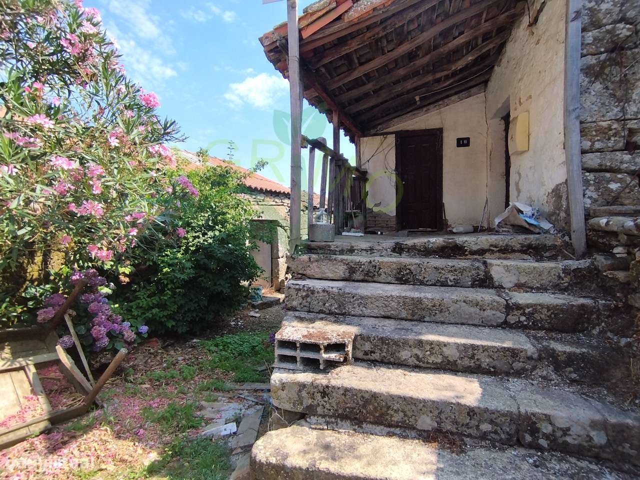 Moradia para reconstrução em Penela da Beira - Grande imagem: 2/24