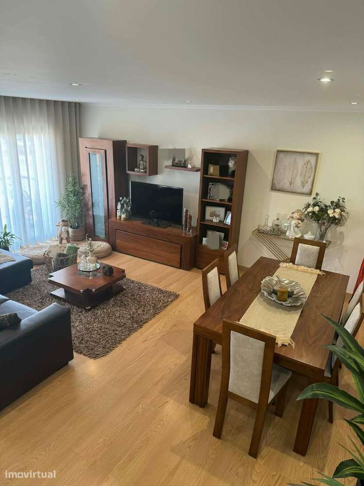 Apartamento T3 com 3 casas de banho e garagem-29