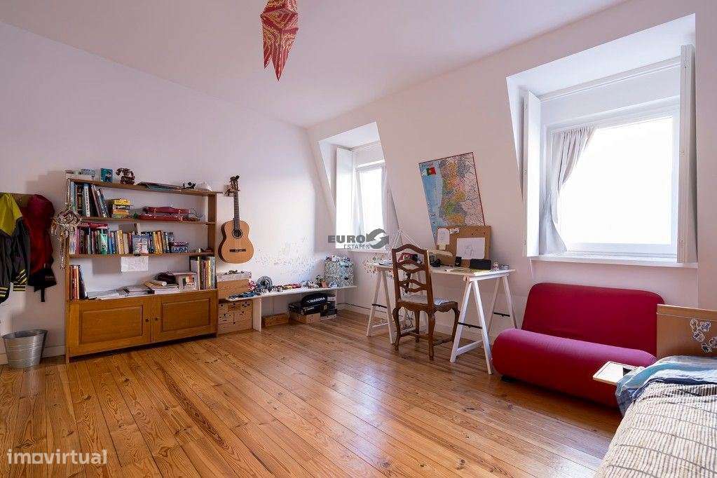 Moradia duplex na Graça com 5 Quartos e Jardim-9