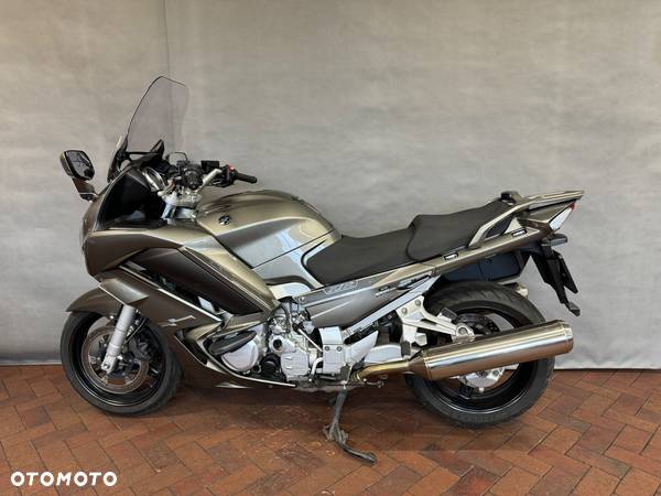 Yamaha FJR - 8