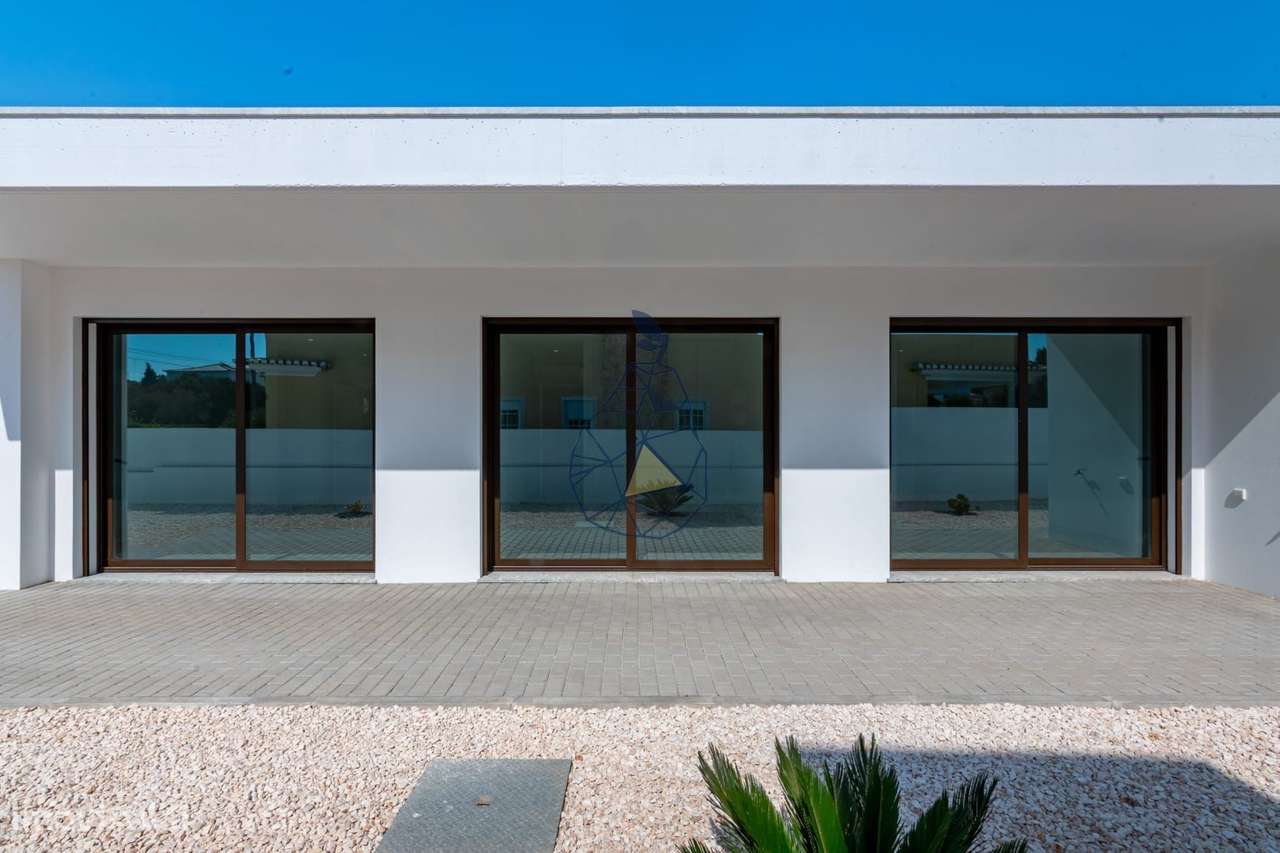 Moradia Nova com Piscina na Urbanização Monte Canelas - Portimão-42