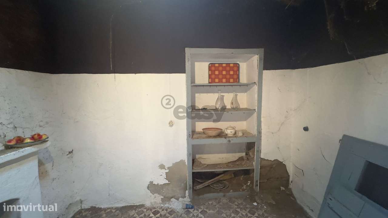 Moradia T2 para remodelar com Quintal, São Marcos da Ataboeira, Castro - Grande imagem: 5/12