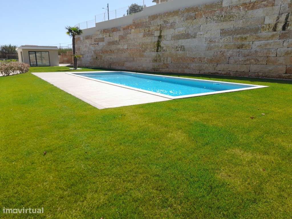 Vivenda T4+1 na praia do Areal com piscina.-2