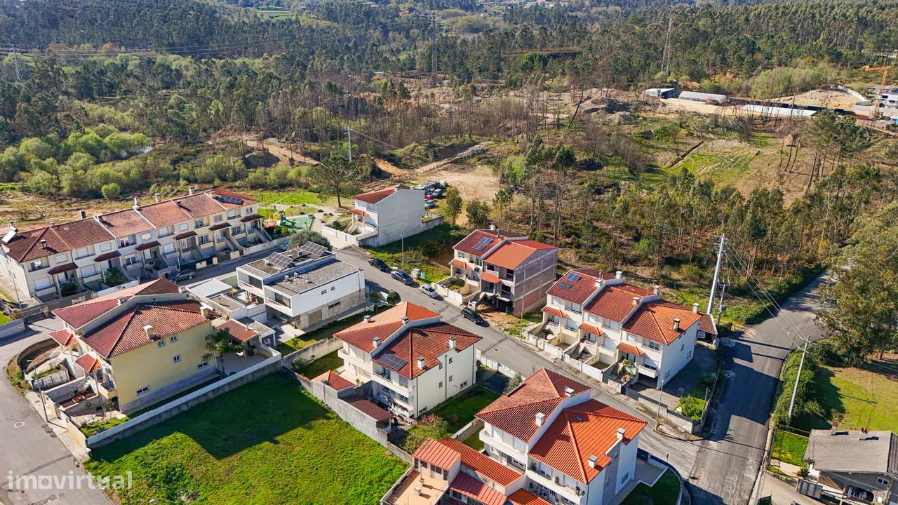 Moradia T3 por terminar em Cabanelas|Elevado potencial de investimento-32