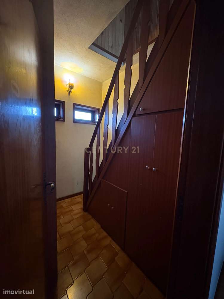 Moradia T7 com Vista Mar e Elevado Potencial em Areosa-27