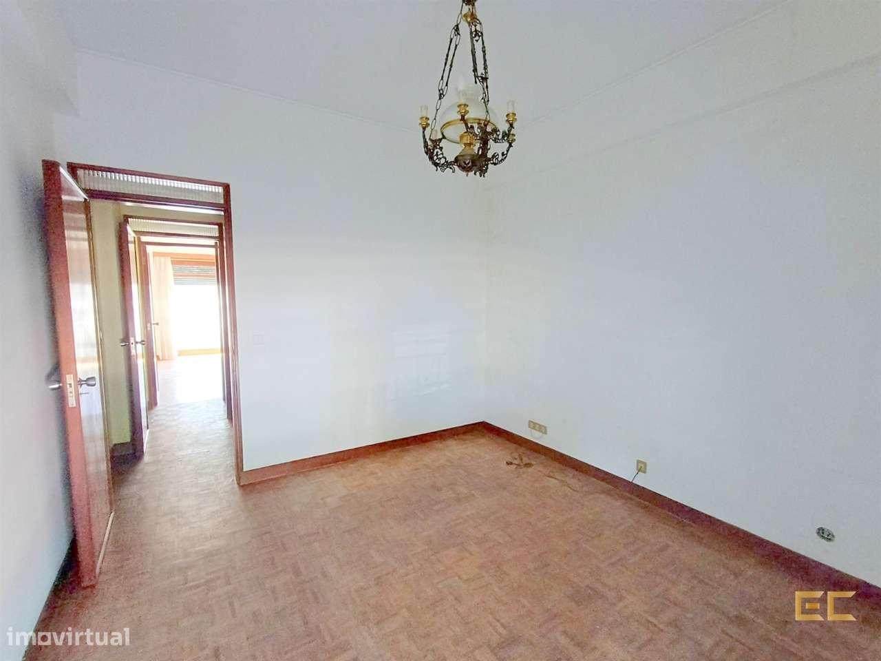 Apartamento T3 com Garagem - Abadias!-19