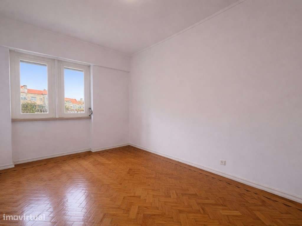 T2 junto ao Cineteatro Municipal da Damaia-12