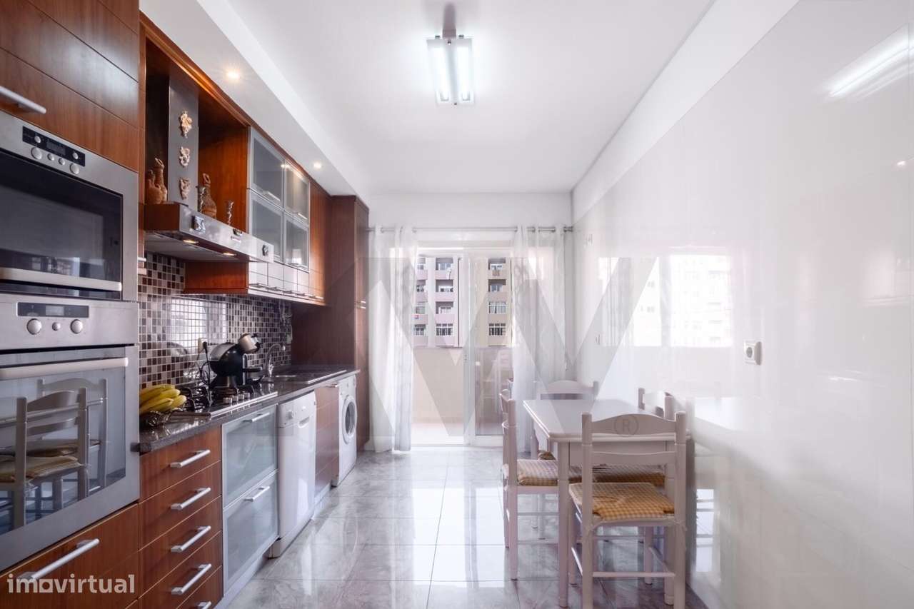 T3 com Box, Arrecadação, 3 Varandas e Vista Rio – Quinta da Piedade, 2-3