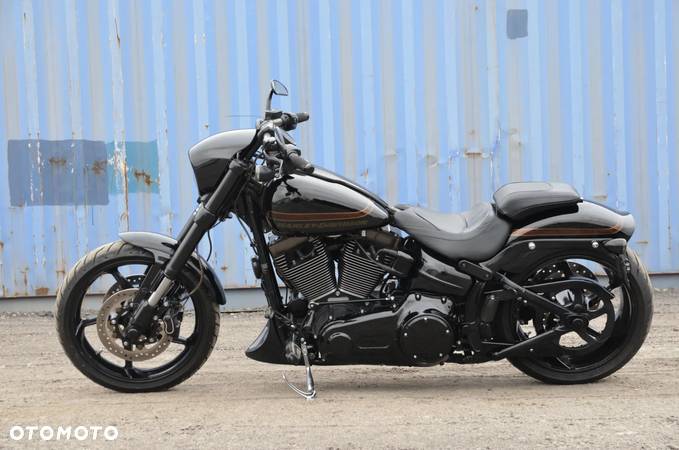 Harley-Davidson Softail Breakout - 10