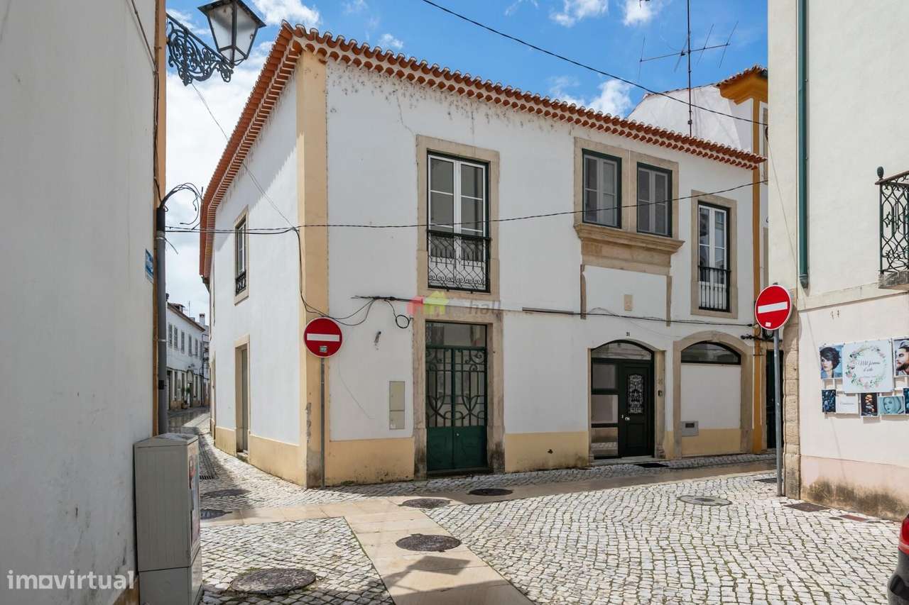 Prédio Remodelado com 3 frações no Centro Histórico de Tomar