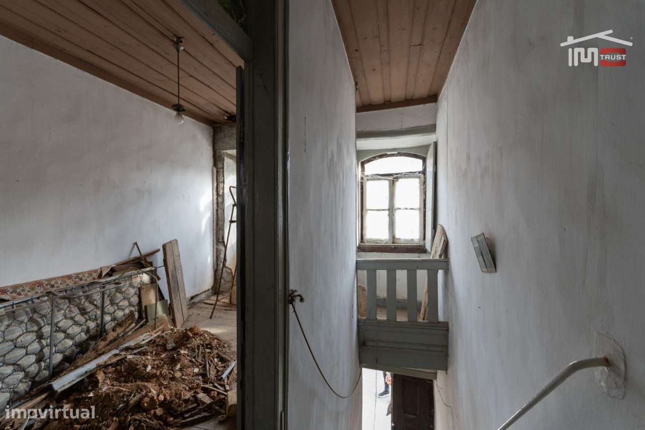 Moradia T2 com Projeto Aprovado em TOMAR já com telhado novo e isol...-8