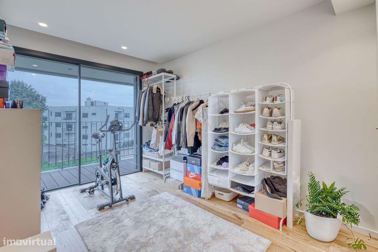 T2 Semi-Novo com varanda na Madalena-11